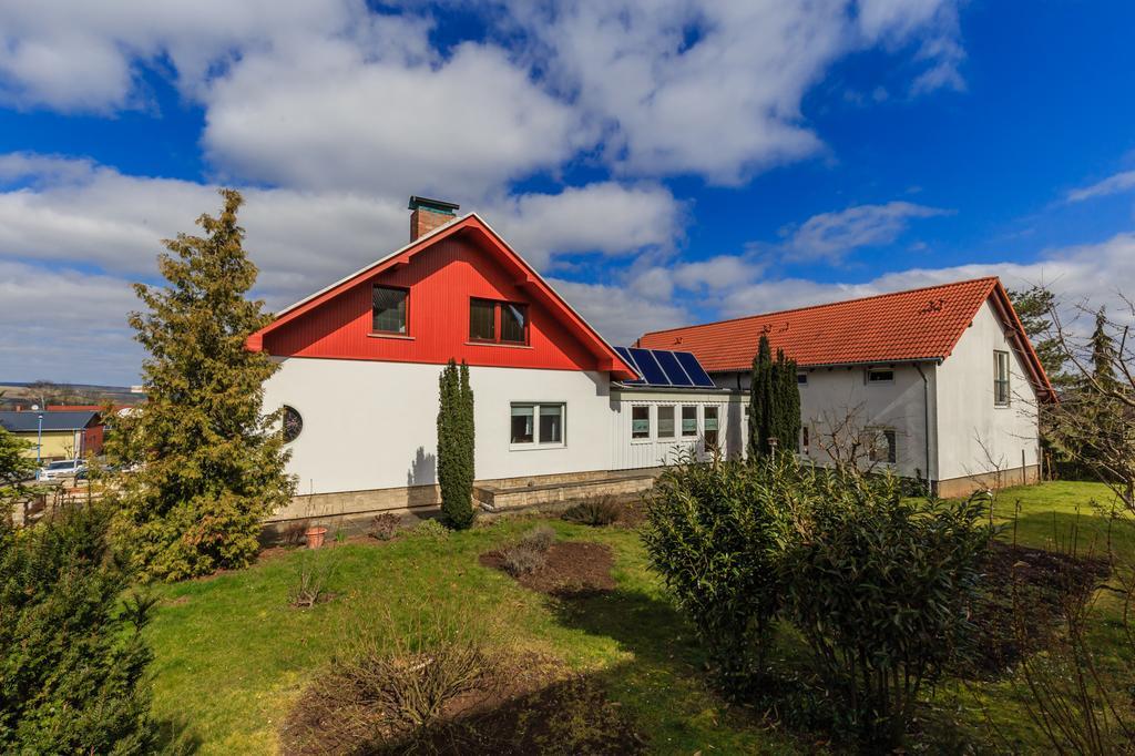 Hotel-Pension Am Rosarium Зангерхаузен Экстерьер фото
