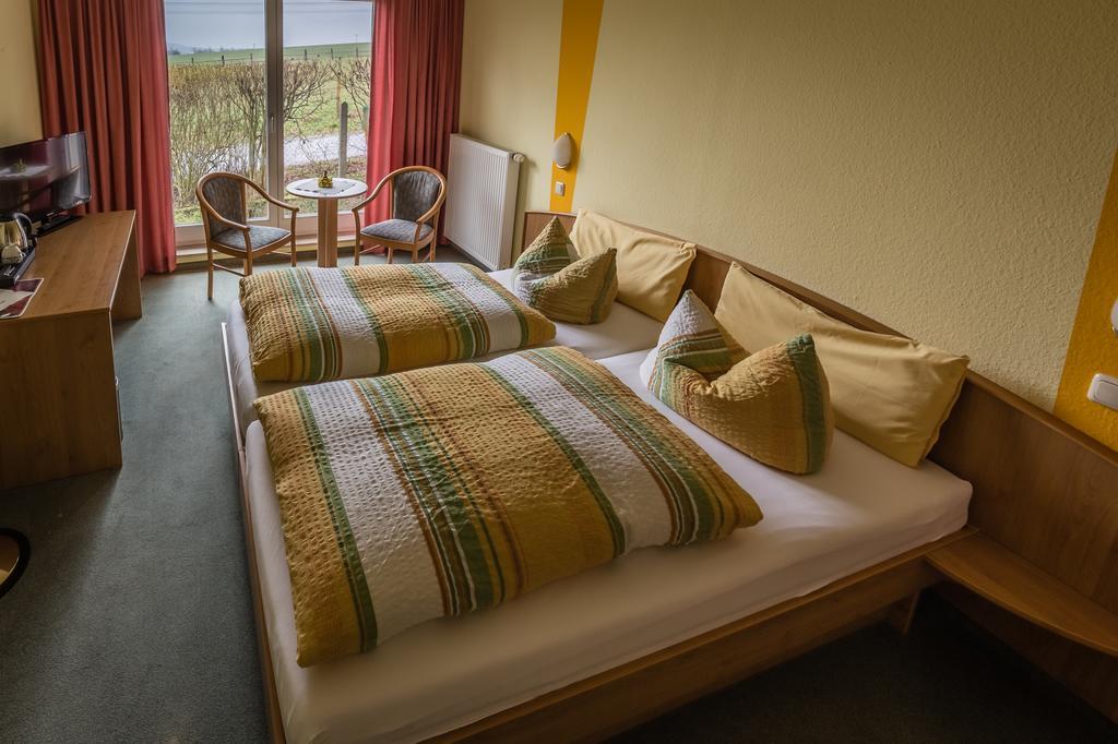 Hotel-Pension Am Rosarium Зангерхаузен Номер фото