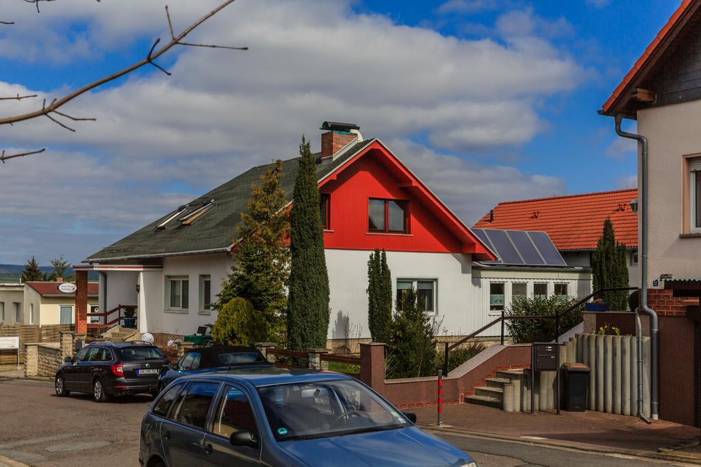 Hotel-Pension Am Rosarium Зангерхаузен Экстерьер фото