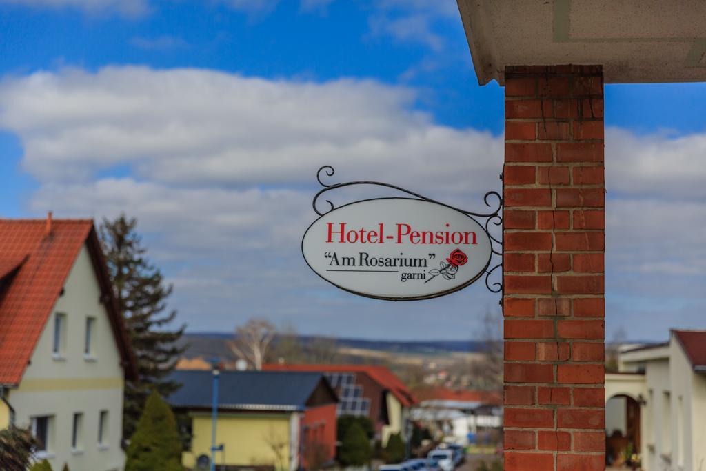 Hotel-Pension Am Rosarium Зангерхаузен Экстерьер фото
